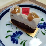 アルノー・ラエール パリ GINZA SIX店 - デジール⭐️キャラメルの苦味より優雅な甘さが際立つケーキ❤️