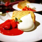 銀座うかい亭 - 苺のシフォンケーキ