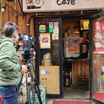 ケンゾーカフェ - 中洲川端駅から徒歩5分の「屋台 KENZO cafe」さん
      2003年開業(1998年創業)、店主:白水健三氏
      きたなシュランにも取り上げられた様にパンチのあるお店
      テレビ取材が入ってました