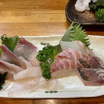 鳥半・魚半 - 刺身盛り合わせ　一人前