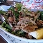 ワイン食堂 イナセヤ キッチン - イベリコチャーシュー炙りと玉子のサラダ