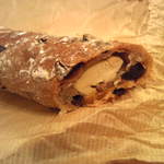 ブーランジェ エス・カガワ - クリームチーズのセーグルフリュイは中心にたっぷりのクリームチーズ