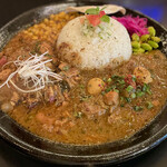 Sousaku Curry Manos - MANOSチキンカレー、和からし甘醤油の煮玉子ポークCURRY