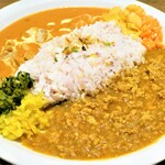 Time is Curry - ２種カレープレート（Time is スパイスカレー＆バターチキンカレー）