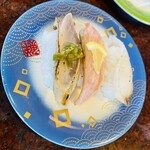 Kaitensushi Marukuni - 「炙り三貫盛り」300円税抜き♫ 天然ぶりたたき、さくらます炙り、銀鱈塩炙り