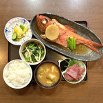 Ichiriki - ・煮魚定食(本日の煮魚の値段 +400円) 1,900円/税込
            ※本日の煮魚 金目鯛 1,600円