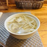 美優食 心 - 突き出し(自家製ワンタンスープ)