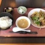 中華工房おかげさま - とり肉野菜のネギまぶし炒め
