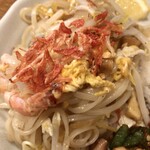 Khroop khrua - ランチメニュー「パッタイ+鶏挽き肉のスパイシー炒め」(900円)