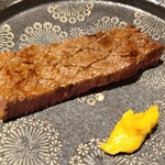 馳走 啐啄一十  - ⑪炭火焼き高森和牛ランプ【隠し包丁】
      ある意味、焼き肉ぽい1皿なのですが、全然食べ飽きない
      普段ならパスするか、頑張って食べてる状態。
      お肉を心置きなく楽しめるのは幸せですね♪