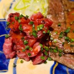 馳走 啐啄一十  - ⑮高森和牛のラムシン、卵黄&すき焼き割下掛け
      卵黄と割下、牛肉の組み合わせは鉄壁
      牛肉という素材でも引き算で徹底的に磨くと澄んだ味わいになるのだと舌と胃袋で思い知る
      これ迄の経験が足元から崩れ去る