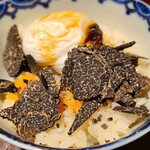 馳走 啐啄一十  - ⑰醤油タレ炊きご飯、炭火焼き虎河豚白子(産地聞き忘れ)載せ、黒トリュフ(イタリア産)添え
      黒トリュフの豊潤な香り、もちもちな皮とトロトロでクリーミーなコク、久しぶりのスペシャリテに歓喜♪