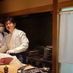 馳走 啐啄一十  - Meat Specialistの沼本憲明氏(44歳)
      15歳から食肉の修行を始めた肉のスペシャリスト
      独自技術の沼本カットを駆使し、世界各地で和牛カットセミナーを行い、海外で高い認知度を誇る