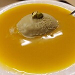 赤坂 菊乃井 - ピスタチオのアイスクリームとたっぷりのマンゴーソース