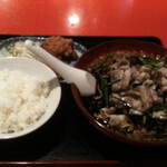 麺厨房 華燕 - ニンニクブラックラーメン（750円）
      Bセット（350円）