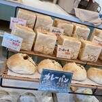 天然酵母食事パン専門店 まるご製パン&cafe - 内観