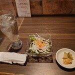 中菜バル 堂島 - サラダとザーサイ