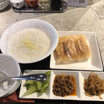 中野坂上 大竹餃子 - 中華粥と餃子3個定食