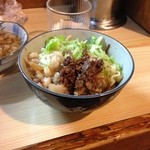 ラーメン富士丸 - 横から。ラー油を入れるとおいしい