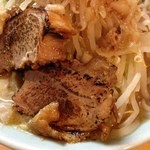 ラーメン富士丸 - あぶってくれたチャーシュー、、うまい！