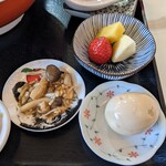 来々軒南口 - 納豆＆白菜に代わって煮卵＆フルーツ♪