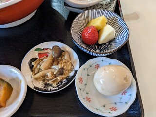 Rairai Kemminamiguchi - 納豆＆白菜に代わって煮卵＆フルーツ♪