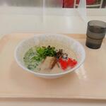 ボンルパ - 本日の麺 豚骨ラーメン(税込)500円 ※角度を変えて (2023.02.25)