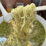 ラーメン とらじ食堂 - 麺　リフトアップ