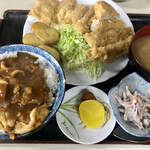 Daruma Ya Shokudou - チキンカツ定食¥700-に追加でカレーをかけてもらいました　¥850-