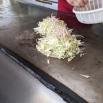 Okonomiyaki Yoiko - キャベツは太め千切り、もやし少なめ
