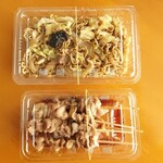 味助 - 焼きそばと焼鳥(皮)購入