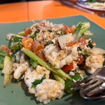 タイ料理とカラオケ クンヤーイ - 