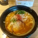 らーめん、肉丼ぶり 吉成鶏白湯 鶏神 - コクうま極み醤油ラーメン