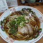 尾道ラーメン 暁 - 醤油ベースのスープ