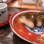 いづう - 鯖姿寿司とお茶【店内】