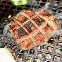 個室焼肉 さんびょうし 別邸 - 厚切り牛タン