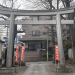 玉笑 - 穏田神社の斜め向かいにあります