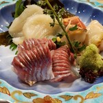 末広寿司 - ◆ 帆立て貝の卵巣&精巣(白)、ニシンの刺身