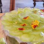 ラトリエ ア マ ファソン - 葡萄好きに捧げるシャインマスカットのグラスデザート　馥郁たる花の香りの揺蕩う貴腐ワインのゼリー　天然レモンバーベナのアイス④