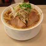 秋葉らーめん　一花 - パッと見は二郎インスパイア系ですが・・・・・普通盛りです。