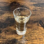 お食事処 だんらん日和 - 本日のランチ(¥1,650) 食前酒代わりの梅ドリンク