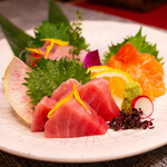 Assortment of three types of sashimi