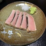 鮨よし - メジ鮪の藁焼き  みんなで唸った