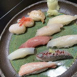 鮨よし - 富山湾寿司  白えび、甘エビ、ばい貝、ヤリイカ、ブリ、靆、ヒラメ、いわし、カニ、んーあと忘れた…何かの昆布締め   イワシがねー美味しかった