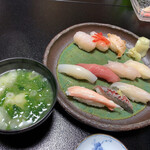 鮨よし - アオサと真鱈の味噌汁  アオサ大好き かんぱち君も旦那さんに味噌汁貰ってた(  ･᷄∀･᷅)･᷄∀･᷅)･᷄∀･᷅)www