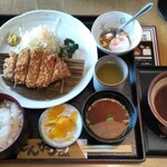 Tonkatsu Shion - ●ロースカツ定食930円（税込み）