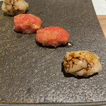 鮨 つむぎ - 煮ボタテととろたく