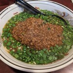 三龍亭 - ラージャン麺。750円なり
            カンジデカクト辣醤麺みたい
            なかなかな辛さとニラで体が温まる