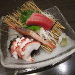 養老乃瀧 - 料理写真:刺身三点盛り合せ(525円)