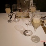 メゾン ポール・ボキューズ - 食前酒はブラン・ド・ブランとライチのスパークリング割り